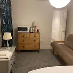 Beautiful 1-Bed Studio In London